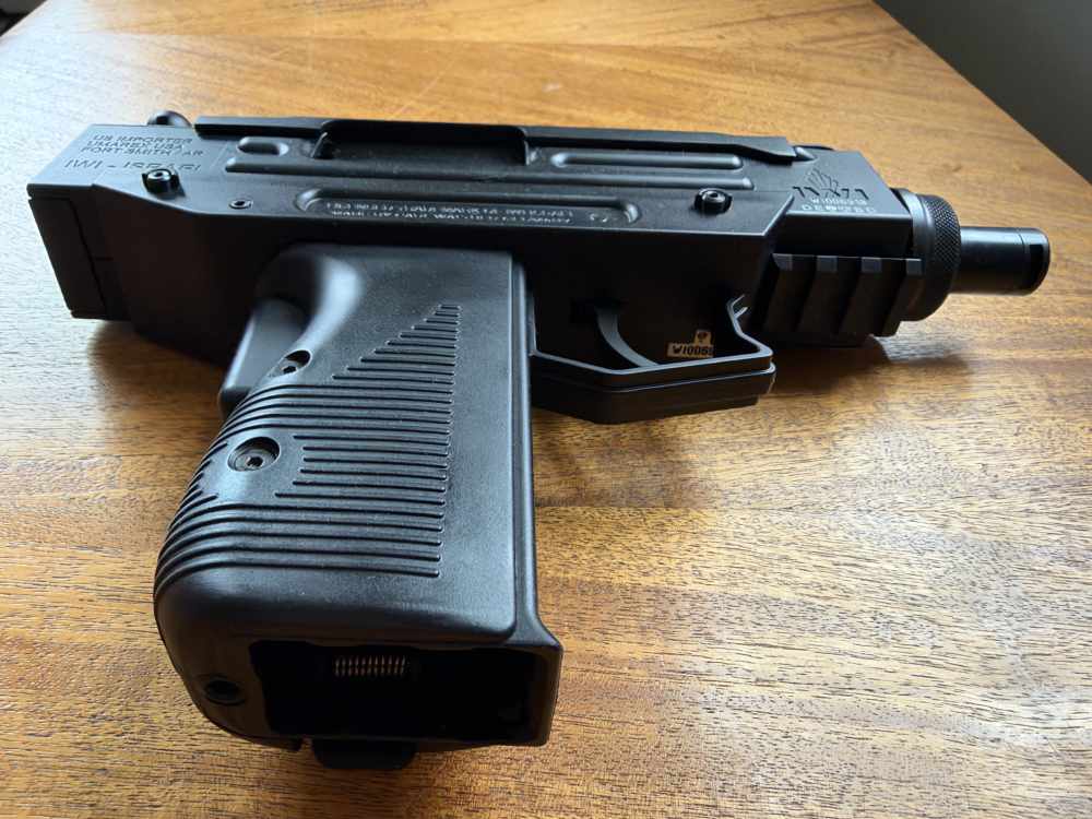 IWI UZI Pistol .22 LR – Walther Germany – 3x 20-Rd Mags-img-9