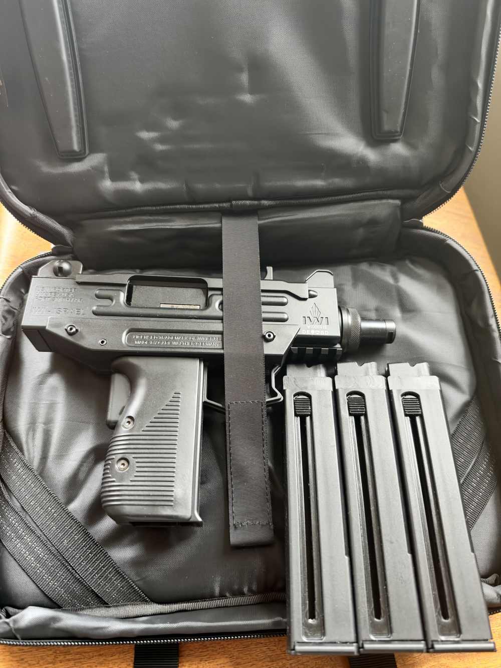 IWI UZI Pistol .22 LR – Walther Germany – 3x 20-Rd Mags-img-12