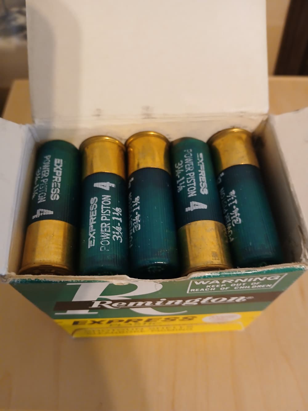 Remington express 16 gauge 1 1/8 oz. #4 shot-img-1