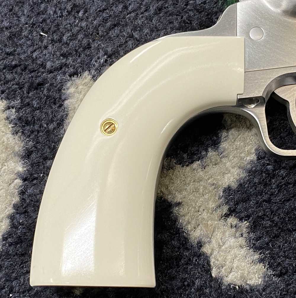 USED Magnum Research BFR in .44 Mag with a 4.5" Brl and Holds 6 Rnds!!-img-3