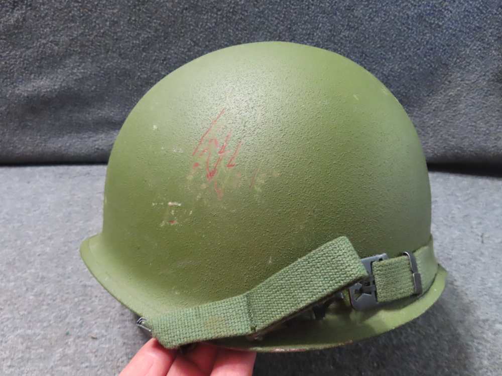 3-POST VIETNAM WAR ERA USGI M1 HELMETS, COMPLETE WITH LINERS & CHINSTRAPS-img-12
