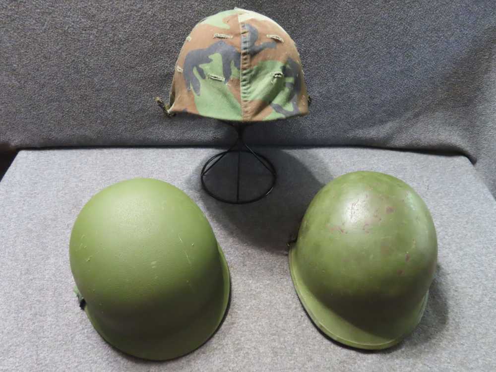 3-POST VIETNAM WAR ERA USGI M1 HELMETS, COMPLETE WITH LINERS & CHINSTRAPS-img-0
