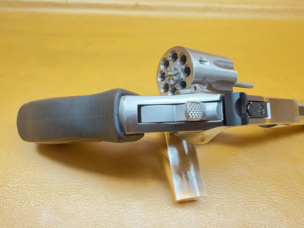 Ruger SP101 8-Shot .22 LR Revolver – 4.2" Stainless, Wood Insert Grips-img-13