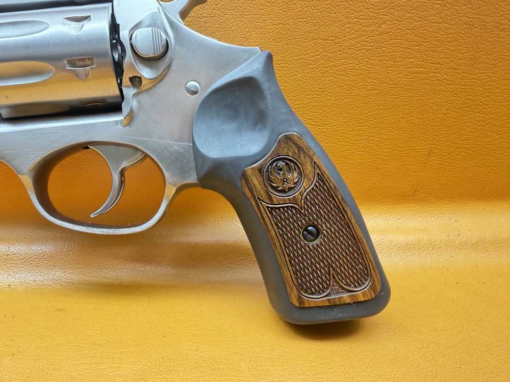 Ruger SP101 8-Shot .22 LR Revolver – 4.2" Stainless, Wood Insert Grips-img-5