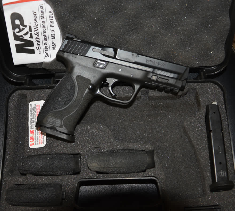 Smith & Wesson M&P M 2.0 9mm with nite sights-img-1