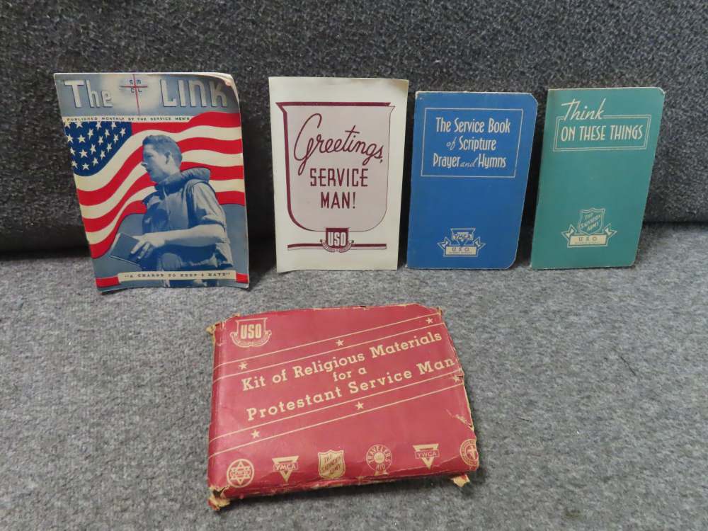4-BOOKLET PACK OF WWII USGI RELIGIOUS MANUALS PUT OUT BY THE YMCA/SALVATION-img-0