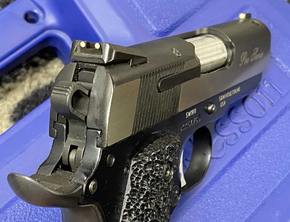 USED LIKE NEW Smith & Wesson 1911 Pro Series 45ACP w/3" Brl and 2-7rnd Mags-img-4