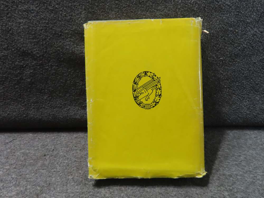 FASSCHIRMJAGER-ILLUSTRATED AND CHRONICLE GERMAN HISTORY BOOK-1961-img-1