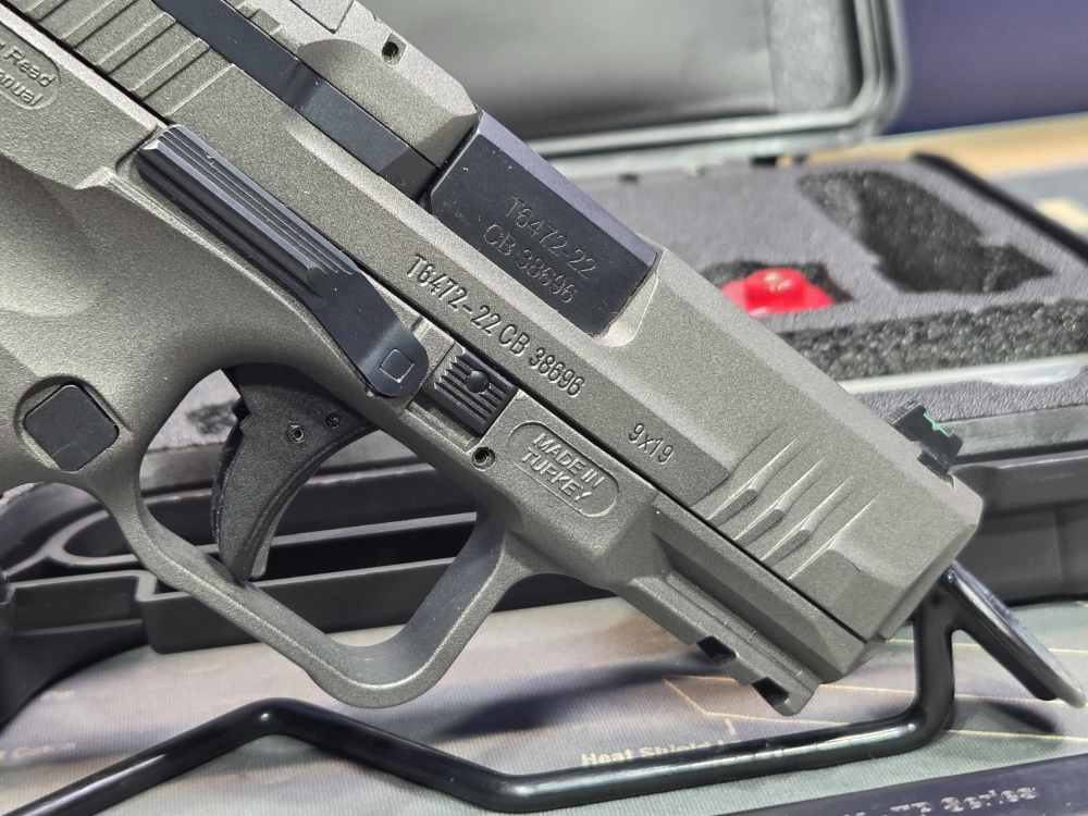 Used Canik TP9 Elite SC 9mm Semi-Automatic Pistol w/ Case and 2 Mags-img-3