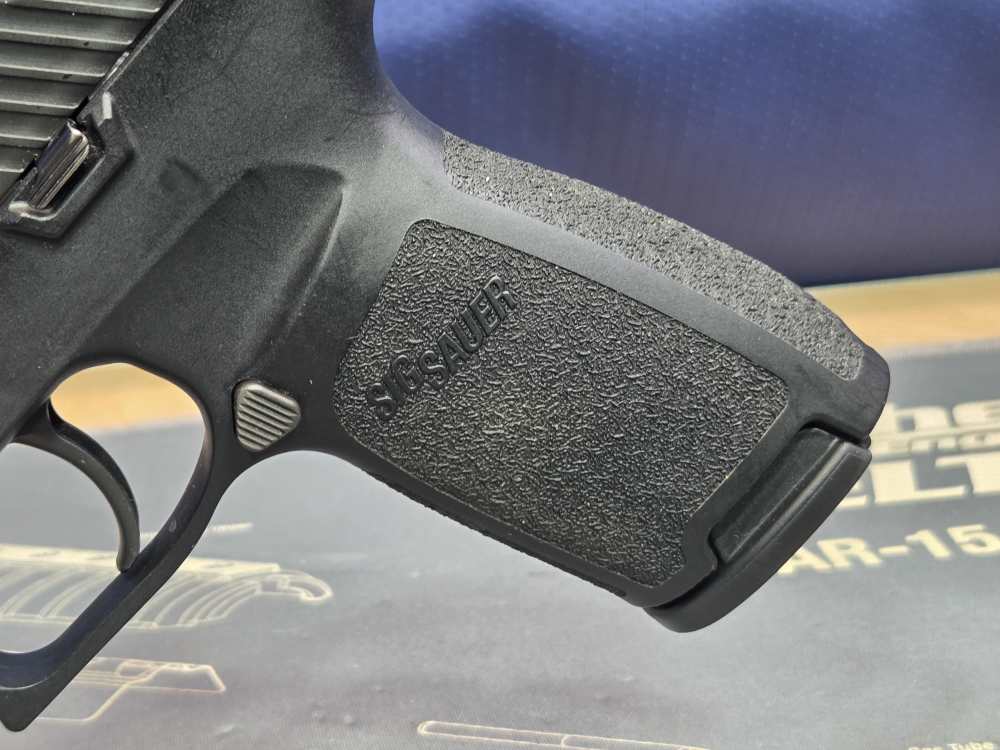 Sig Sauer P320 Full 9mm Semi-Automatic Pistol-img-3