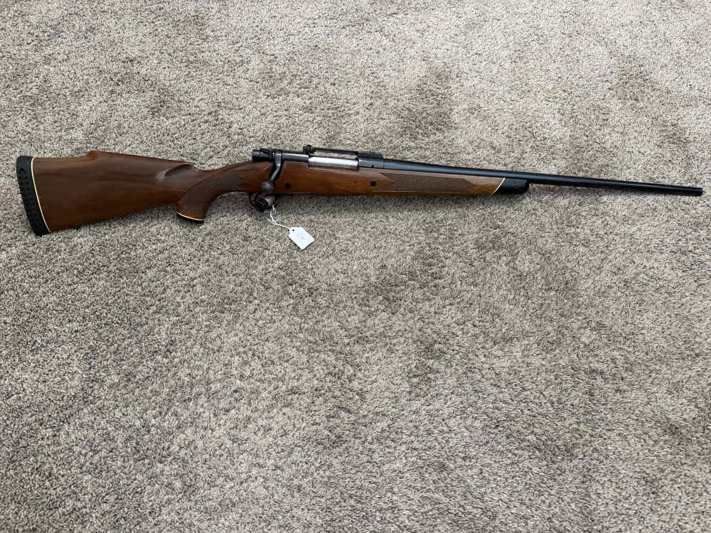 Winchester model 70 7mm rem mag sporter 24” brl deluxe nice shooter-img-0