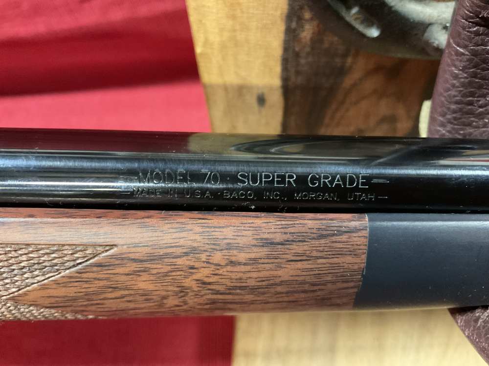 Winchester model 70 Supergrade 300 Win -  AAA French Walnut-img-5