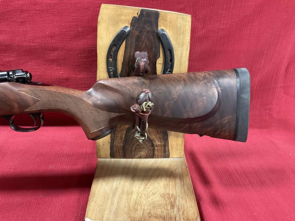 Winchester model 70 Supergrade 300 Win -  AAA French Walnut-img-13