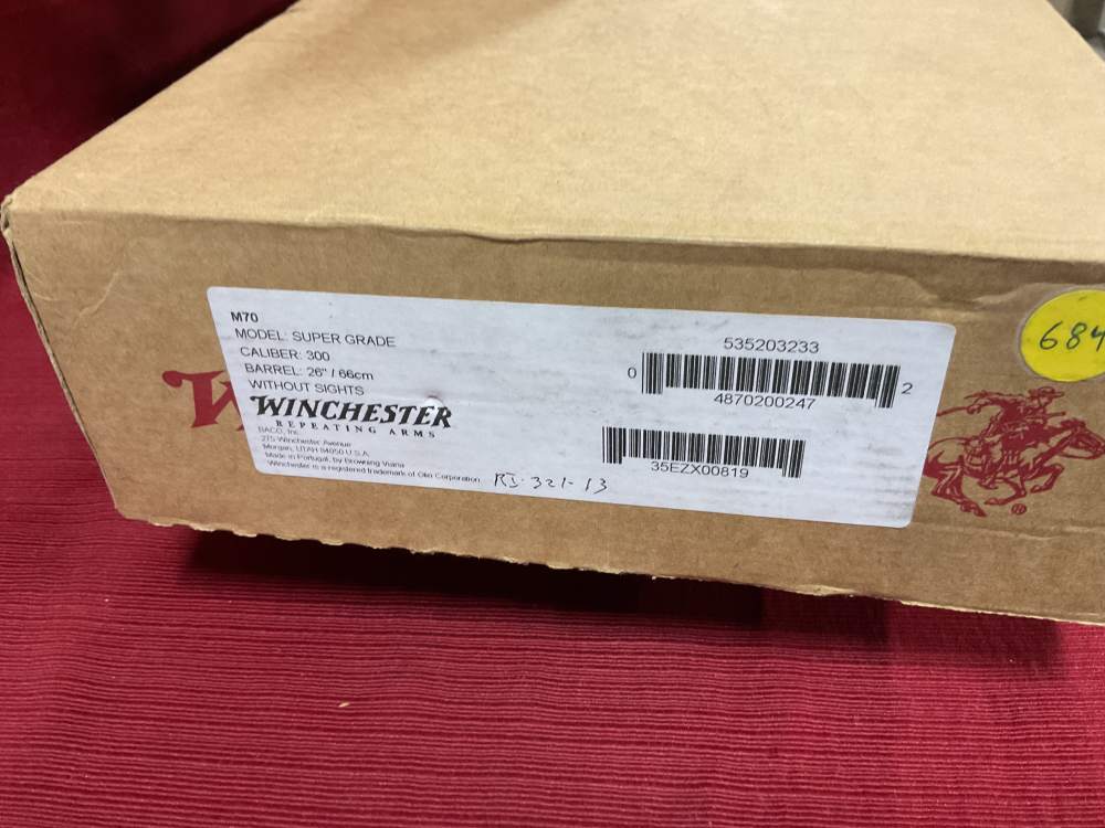 Winchester model 70 Supergrade 300 Win -  AAA French Walnut-img-2