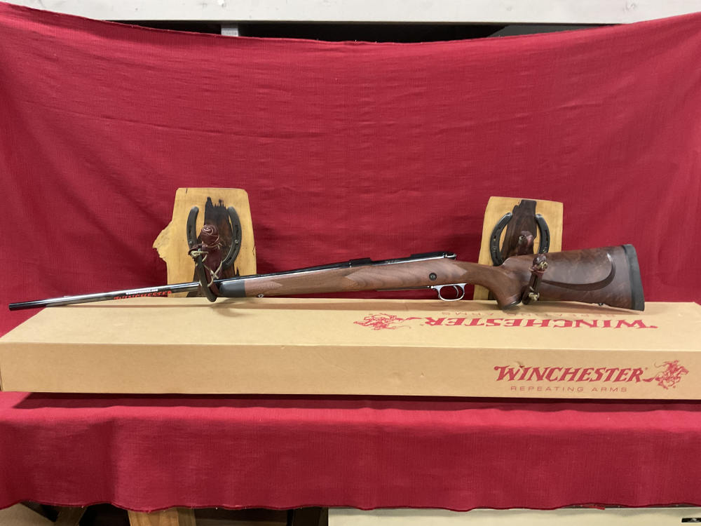 Winchester model 70 Supergrade 300 Win -  AAA French Walnut-img-0