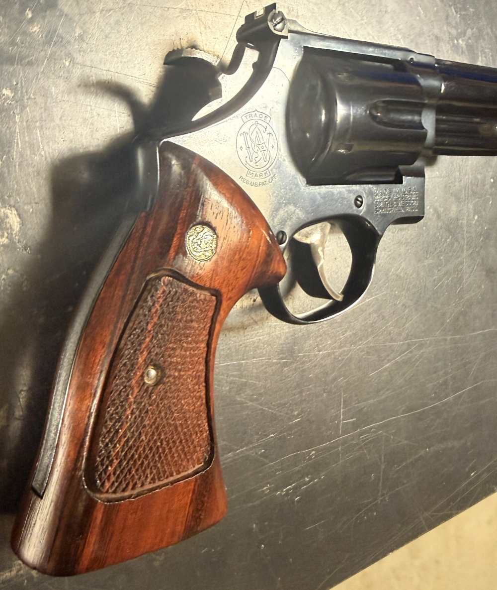 SMITH & WESSON MODEL 57 41Mag (6" BLUED)-img-10