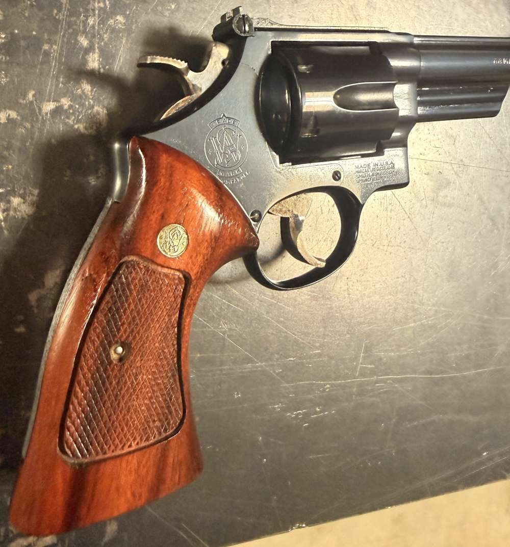 SMITH & WESSON 29-3 44Mag 6" BLUED (LIKE NEW)-img-3