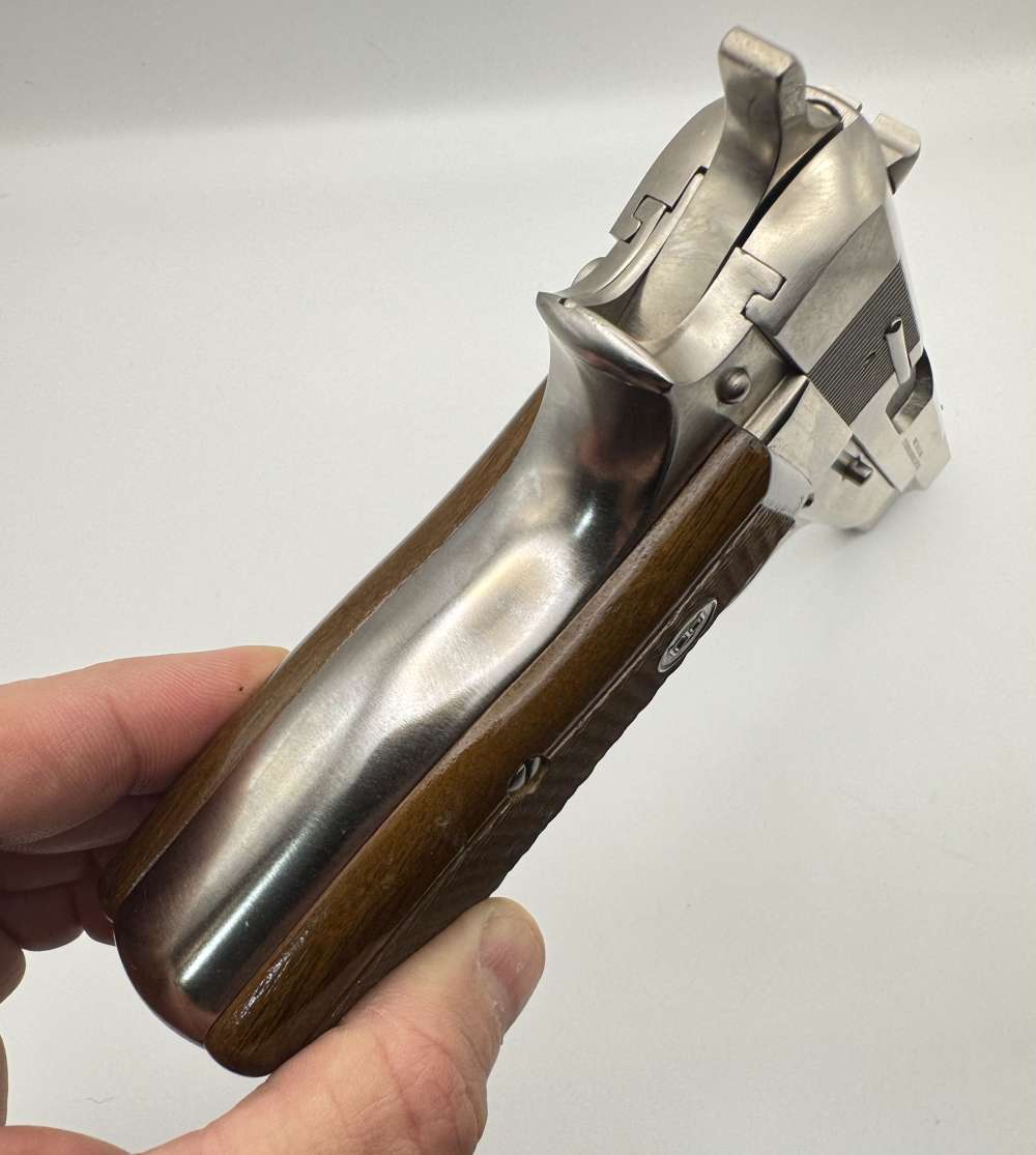 Beautiful 1981 Belgian Browning Hi Power 9mm Pistol Nickel High Belgium-img-17
