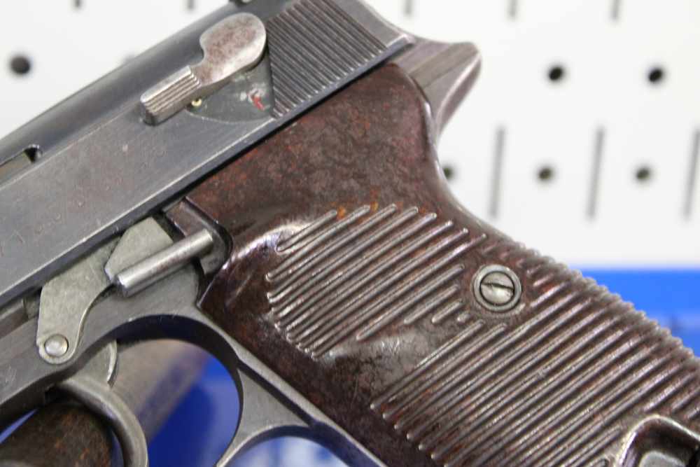 Walther P-38 (ac 45) - 9mm Luger - fnh (WaA76) Barrel - Matching #'s - 1945-img-3