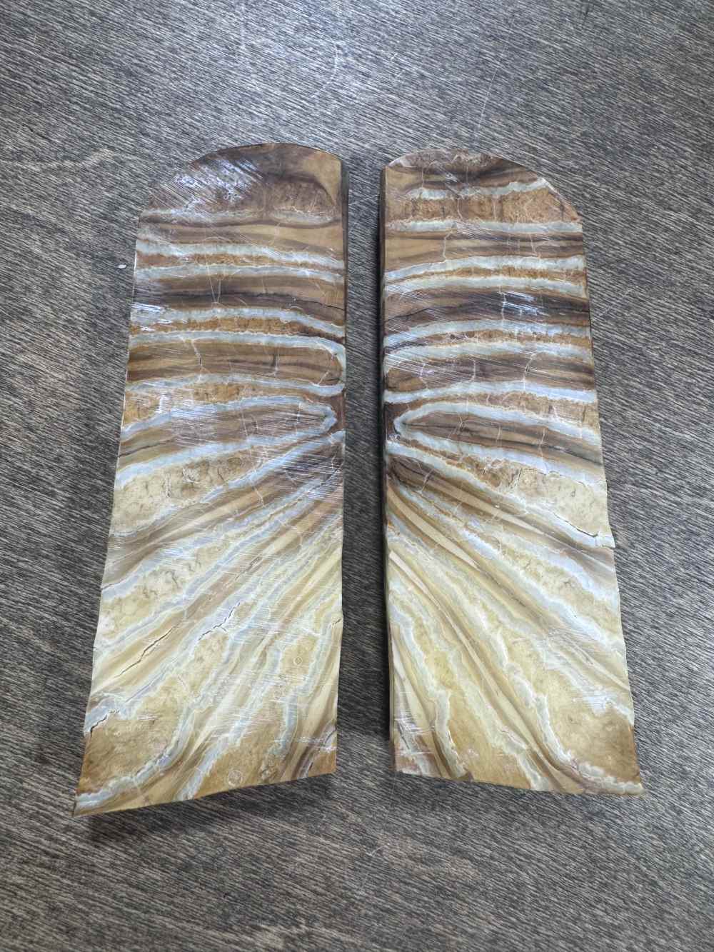 1911 Mammoth grips material -img-3