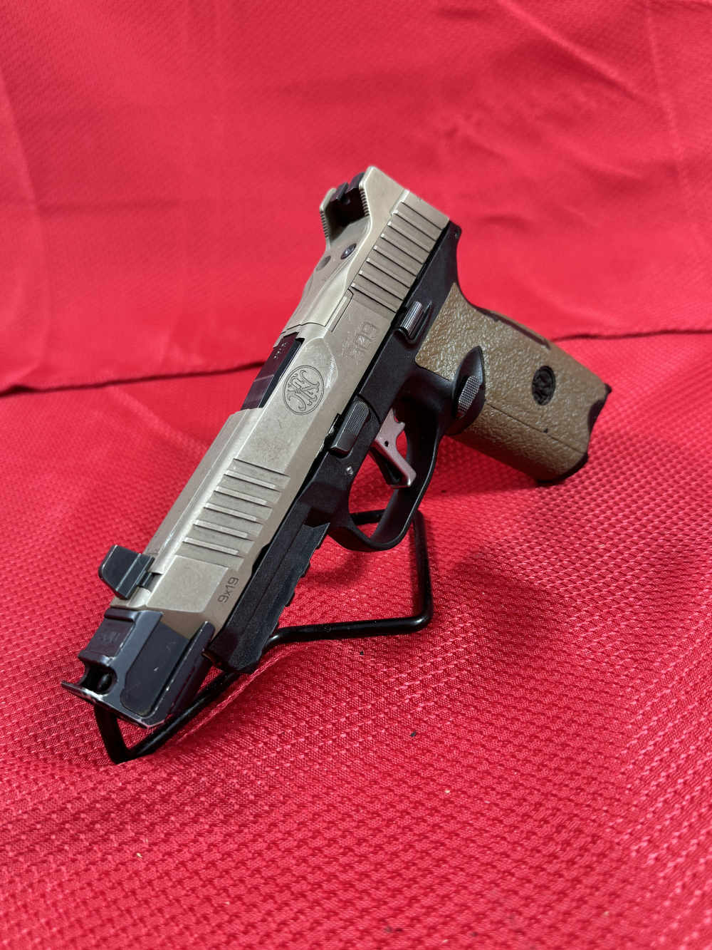 FN 509 tactical 9mm with comp, Apex trigger, mags -img-4