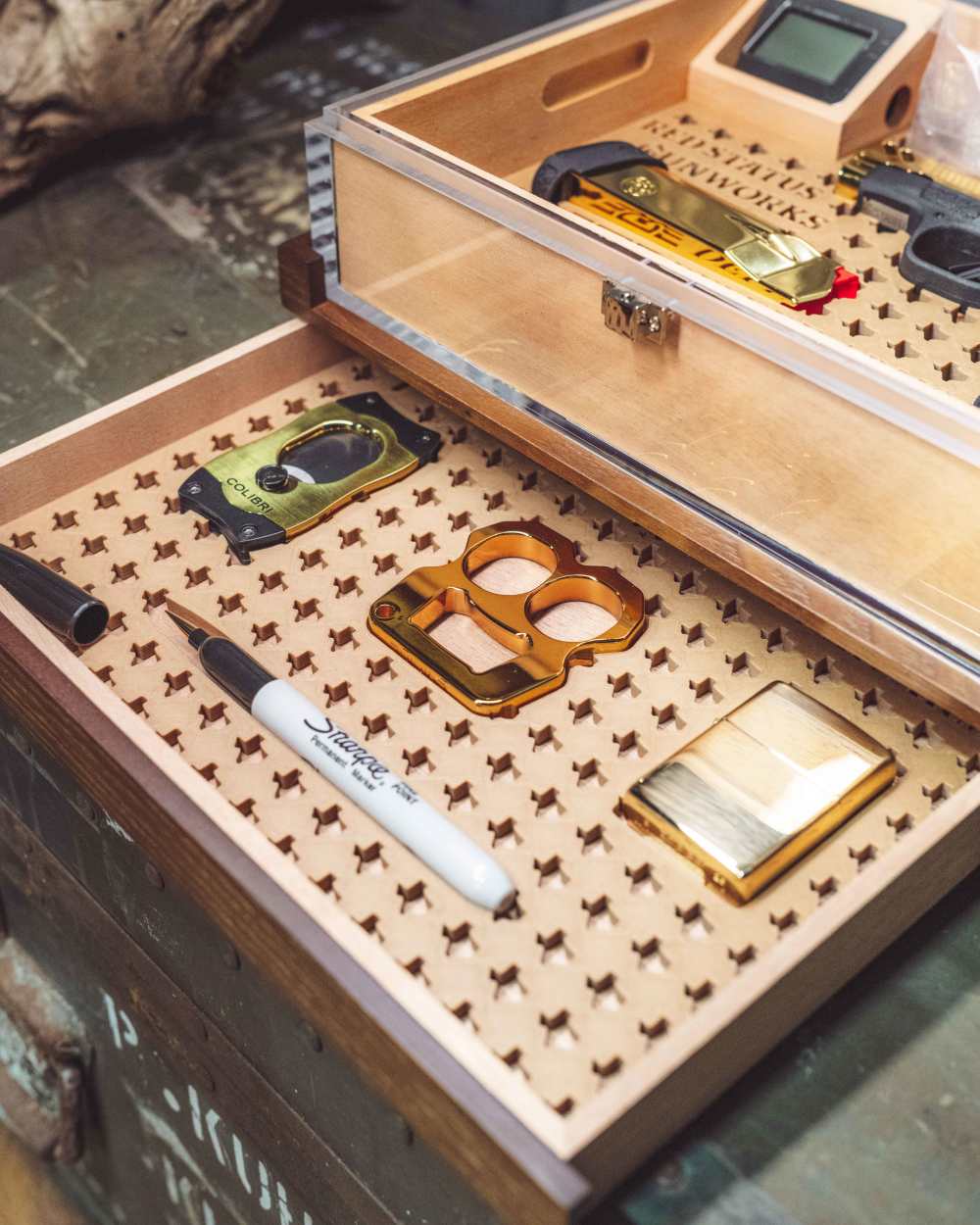 NEW Limited Edition S&W Bodyguard 2.0 24k Gold Plated Executive Humidor Set-img-4
