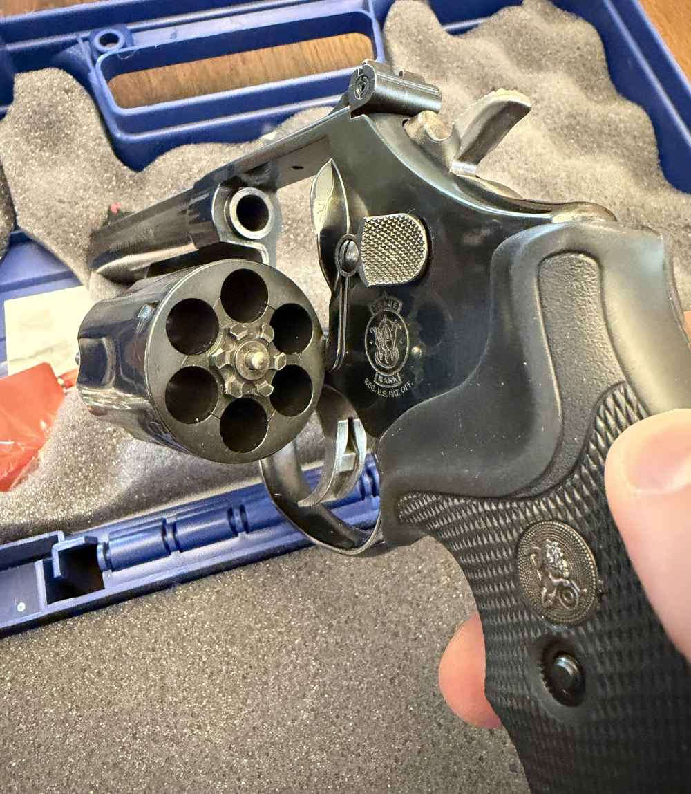 Smith & Wesson Model 19-10 (No Lock) w/ Lots of Extras!-img-3