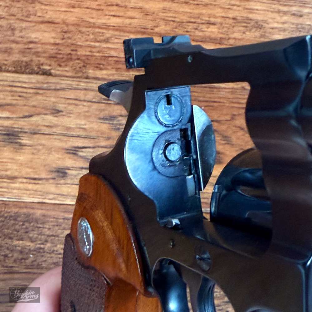 Spectacular Vintage 1969 Colt Diamondback 4" 22lr LNIB Incredible Blue -img-24