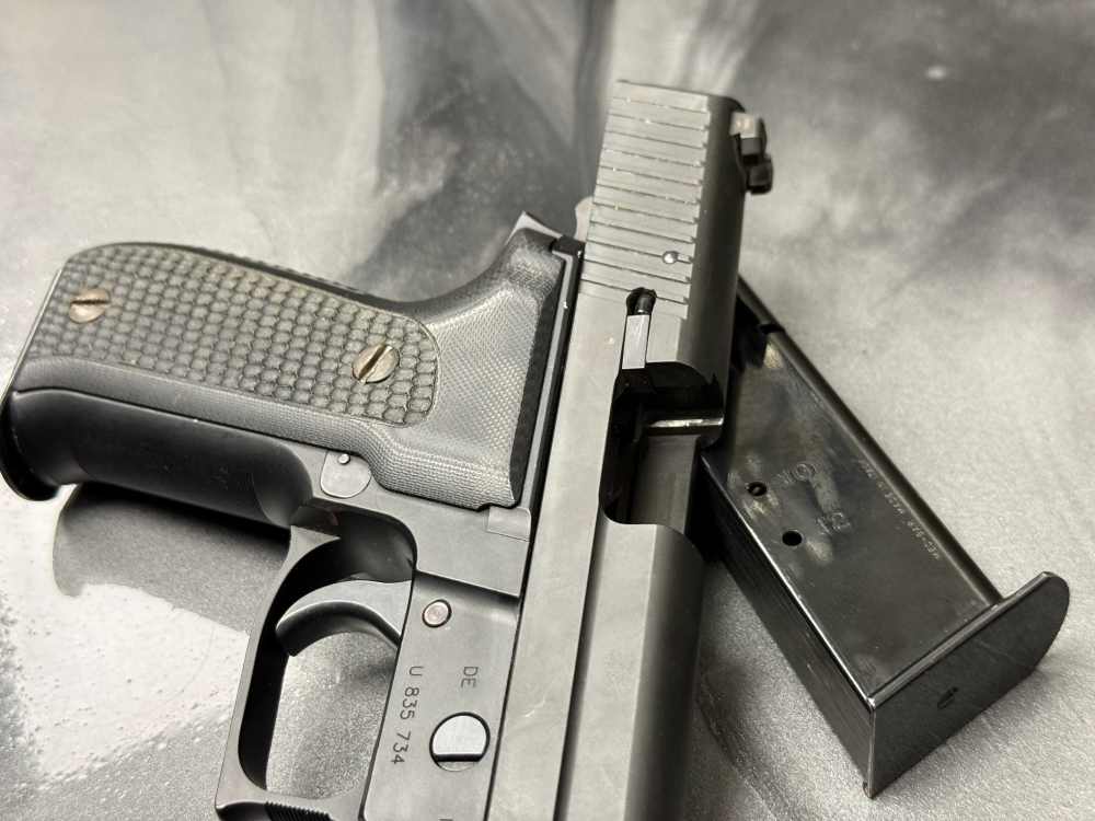 SIG Sauer P226 .40 S&W 4.4" 12rd Mags Night Sights Rail PS! NR!-img-3