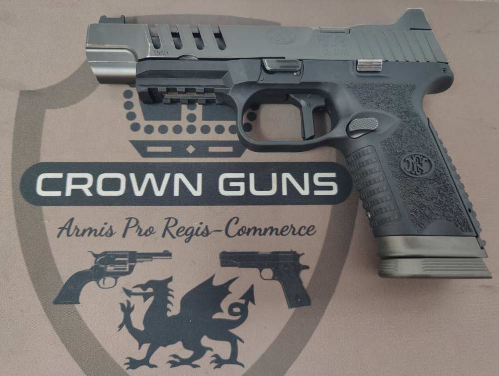 FN 509 LS Edge in 9mm with Soft Case, 3 magazines, and Red Dot Plates-img-5