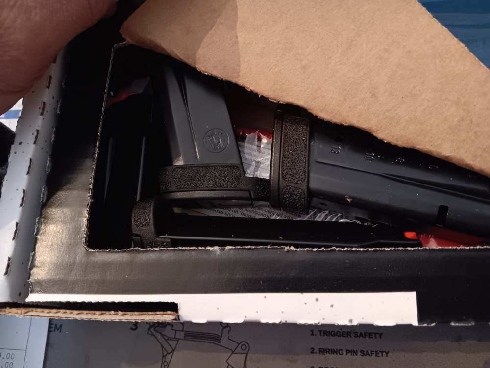 Smith & Wesson MP Sheild 9mm - BONUS MAGS-img-1