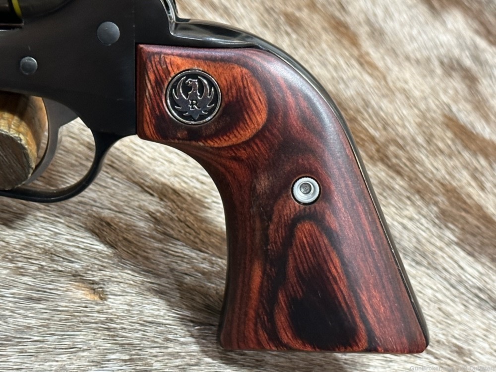NEW PAIR OF RUGER VAQUERO 45 COLT 5.5" BARREL BLUED REVOLVERS-img-7