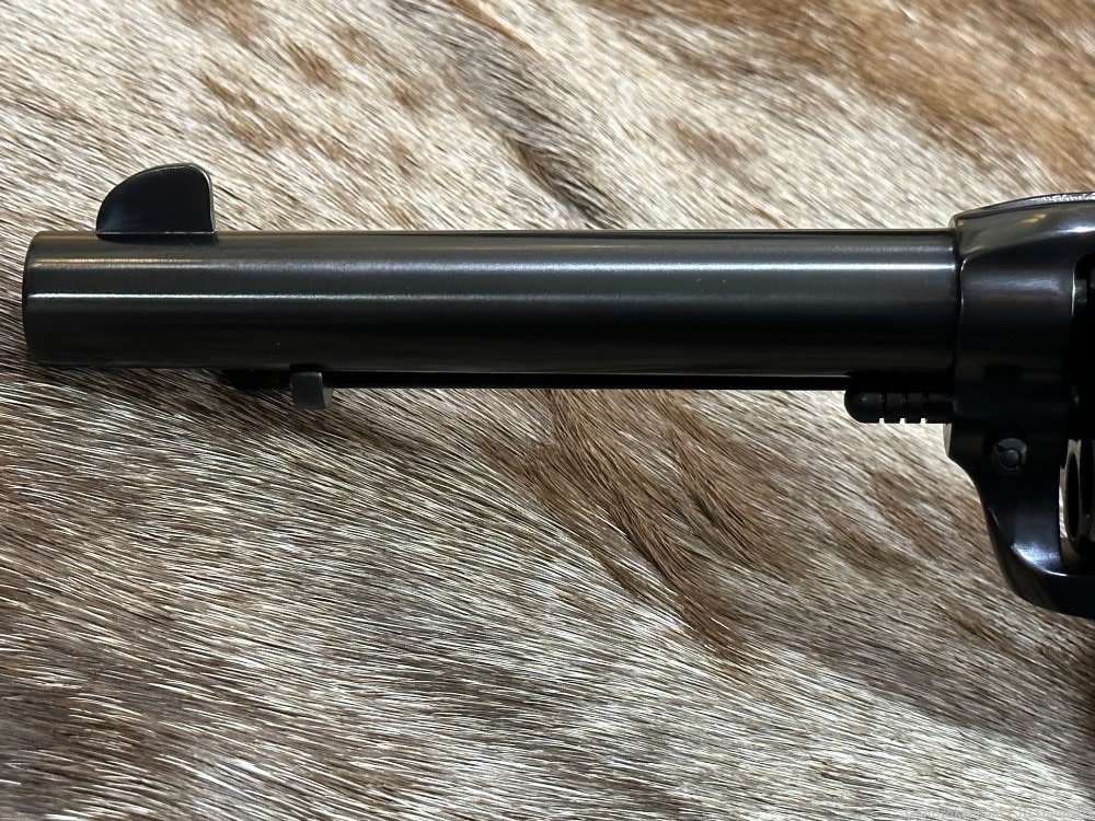 NEW PAIR OF RUGER VAQUERO 45 COLT 5.5" BARREL BLUED REVOLVERS-img-10