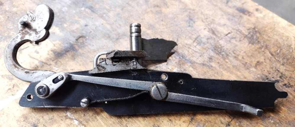 Matchlock, 12 Apostles Bandolier, Shooting Rest, Wood Powder Container-img-6