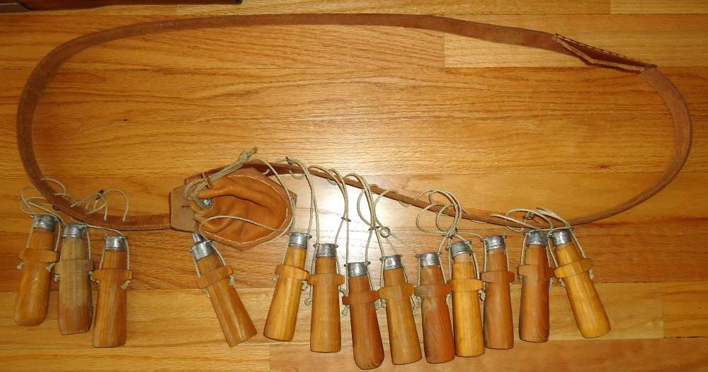 Matchlock, 12 Apostles Bandolier, Shooting Rest, Wood Powder Container-img-8