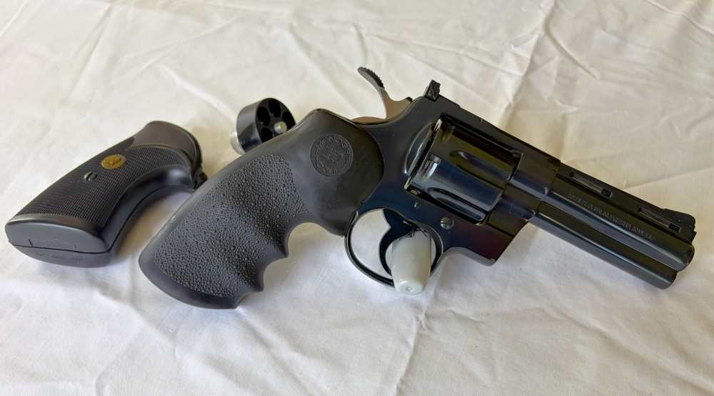 1980 Colt Python .357 - Blue with 4" Barrel  *Excellent 1st Gen*-img-1