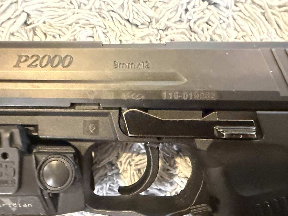 HK P2000 V3 9mm DA/SA w/3 mags, case, Viridian C5 Green Laser, Holster -img-5