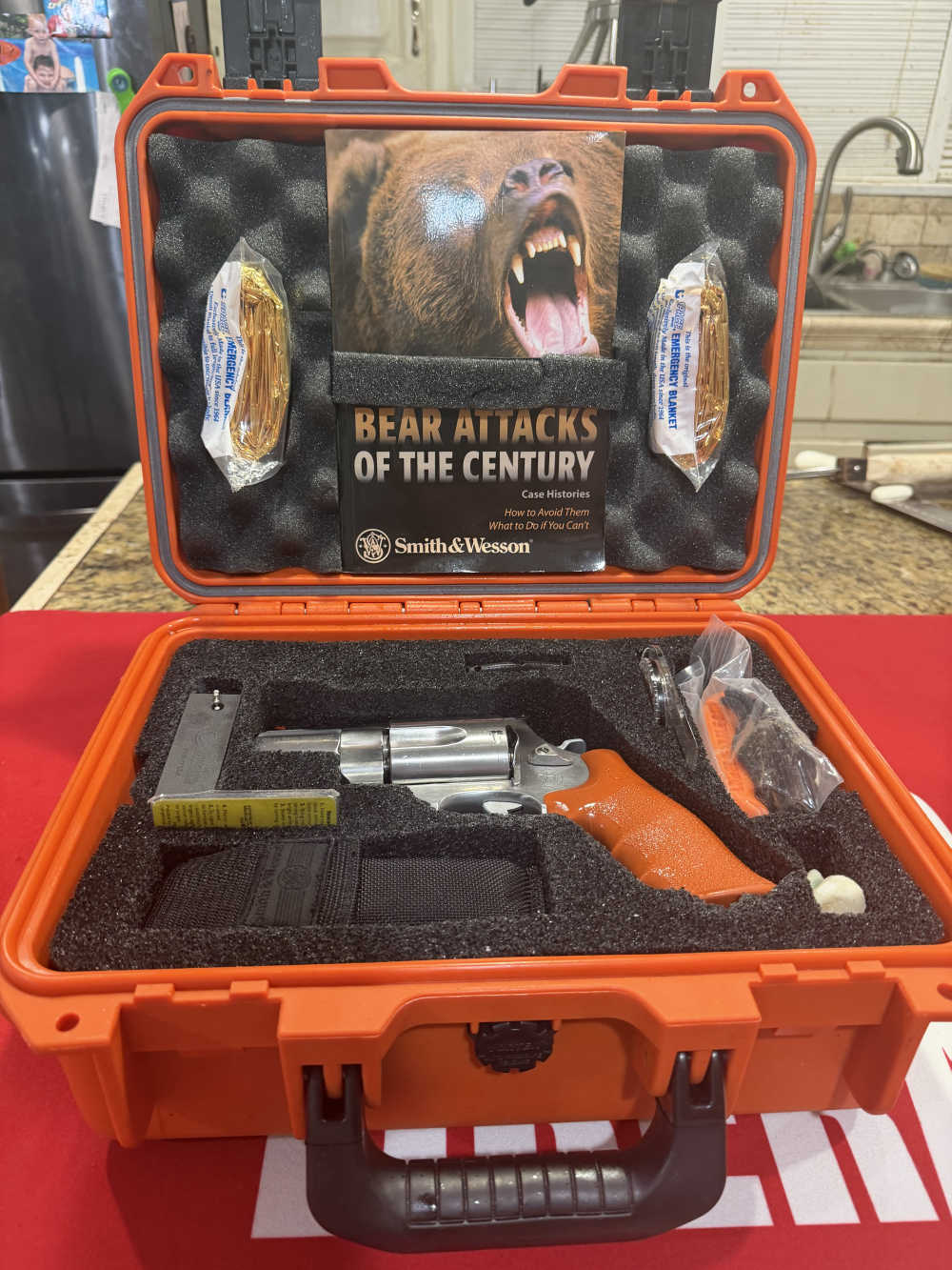 Smith and Wesson Survival Kit-img-0