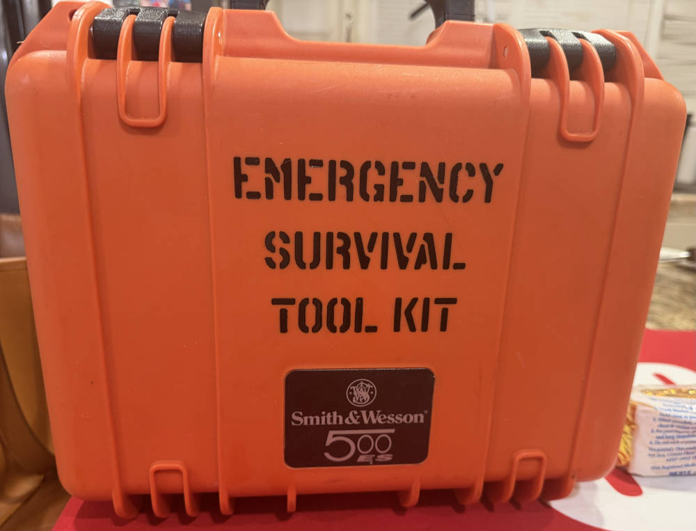 Smith and Wesson Survival Kit-img-2