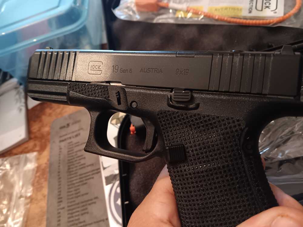 GLOCK 19 GEN 6 9MM NEW  PRICE DROP 10 ROUND MAGS- CT APPROVED-img-12