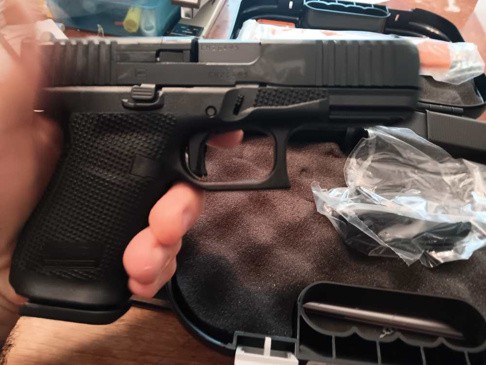 GLOCK 19 GEN 6 9MM NEW  PRICE DROP 10 ROUND MAGS- CT APPROVED-img-1