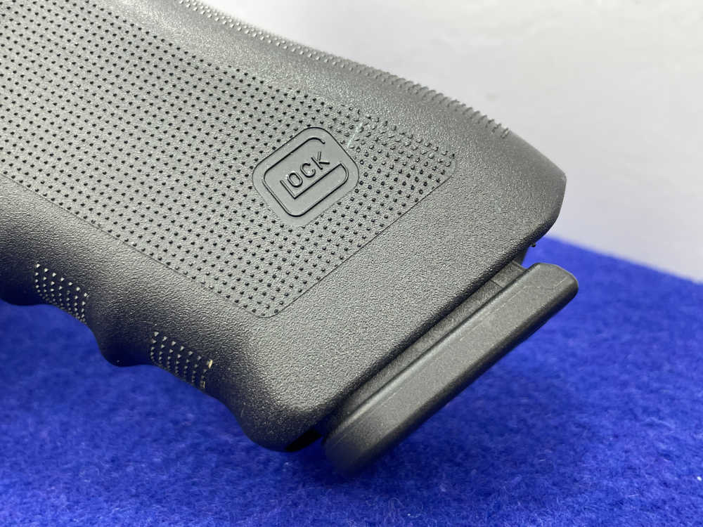 2009 Glock 22RTF .40 S&W 4.49" Blk *DESIRABLE FISH SCALE SLIDE SERRATIONS*-img-7