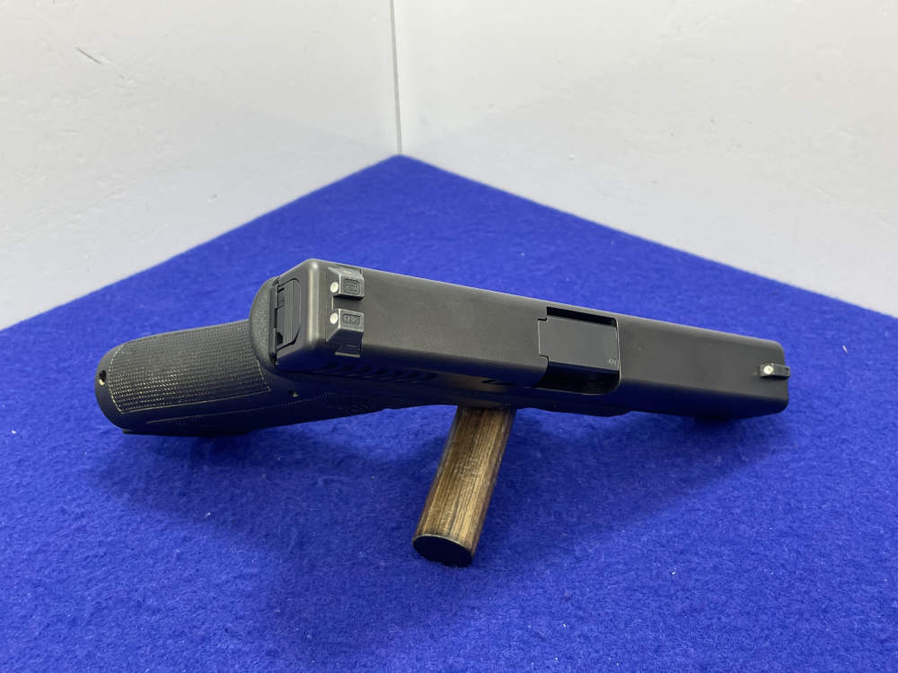 2009 Glock 22RTF .40 S&W 4.49" Blk *DESIRABLE FISH SCALE SLIDE SERRATIONS*-img-26
