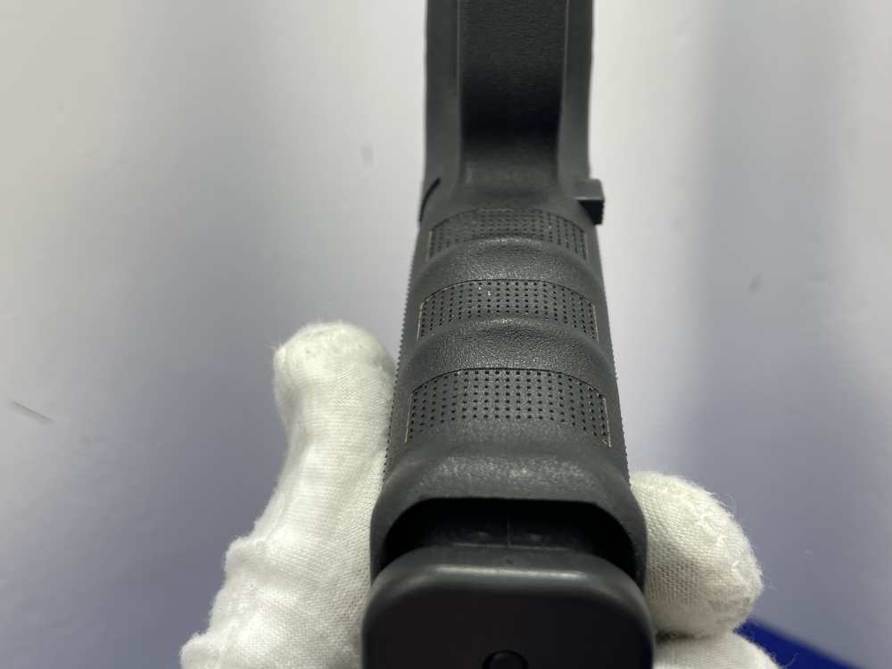 2009 Glock 22RTF .40 S&W 4.49" Blk *DESIRABLE FISH SCALE SLIDE SERRATIONS*-img-39