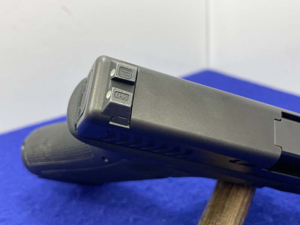2009 Glock 22RTF .40 S&W 4.49" Blk *DESIRABLE FISH SCALE SLIDE SERRATIONS*-img-30
