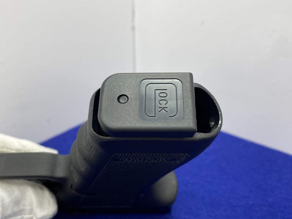 2009 Glock 22RTF .40 S&W 4.49" Blk *DESIRABLE FISH SCALE SLIDE SERRATIONS*-img-41