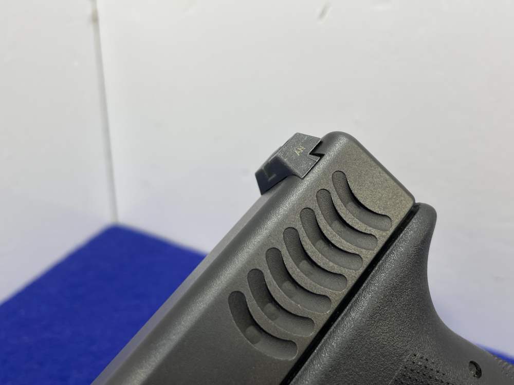 2009 Glock 22RTF .40 S&W 4.49" Blk *DESIRABLE FISH SCALE SLIDE SERRATIONS*-img-11