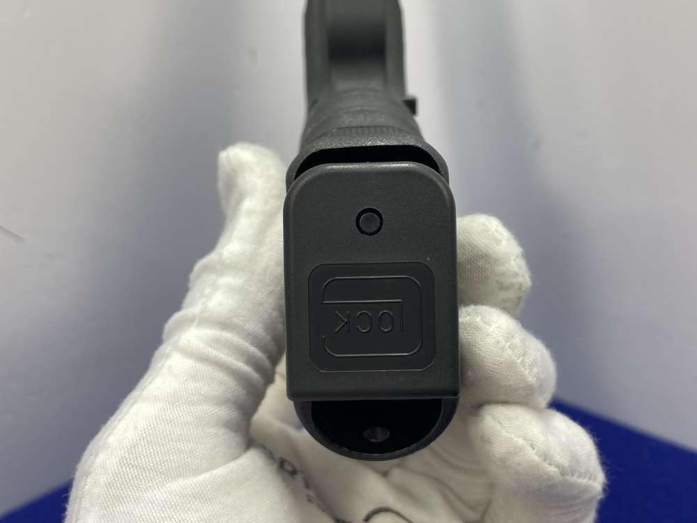 2009 Glock 22RTF .40 S&W 4.49" Blk *DESIRABLE FISH SCALE SLIDE SERRATIONS*-img-40
