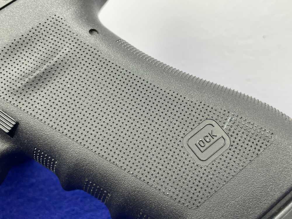 2009 Glock 22RTF .40 S&W 4.49" Blk *DESIRABLE FISH SCALE SLIDE SERRATIONS*-img-8
