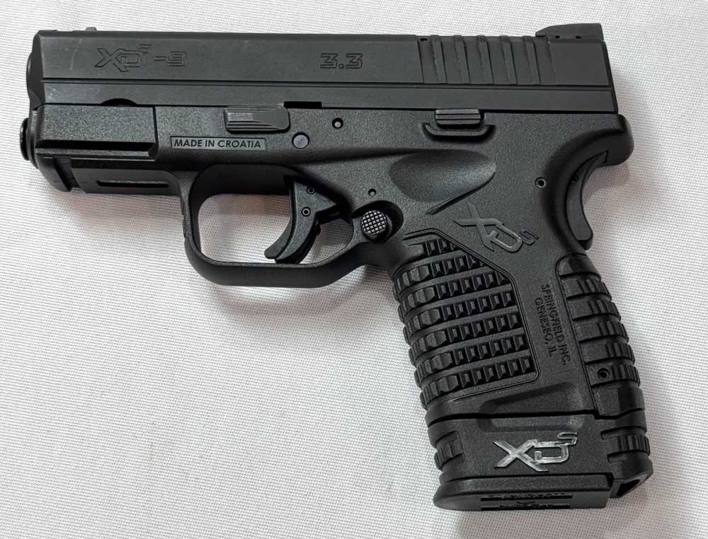 Springfield XD-S 3.3 Pistol, Barely Used, 9mm, 7 Mags, Holster, Mag Pouch-img-11